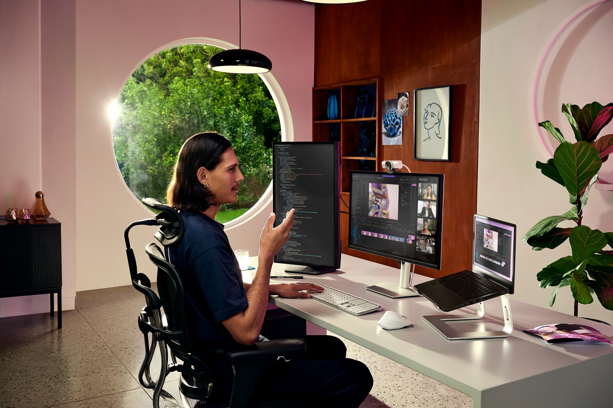 Stream and work seamlessly with the Logitech MX Brio Ultra HD 4K Webcam