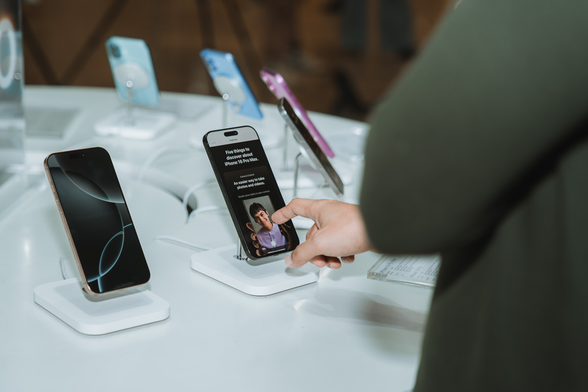 iStore’s iPhone 16 Launch: A Celebration of Innovation and Creativity!